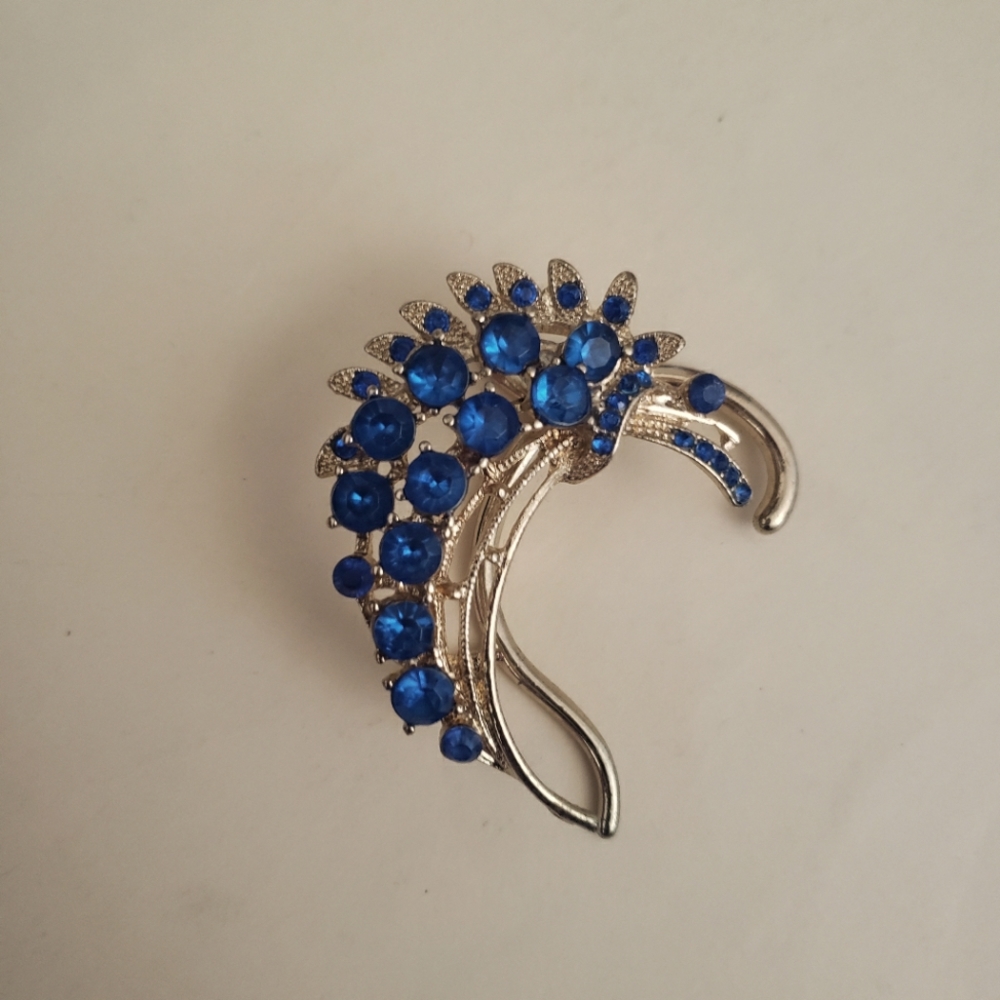 Blue Crystal Ear Cuff